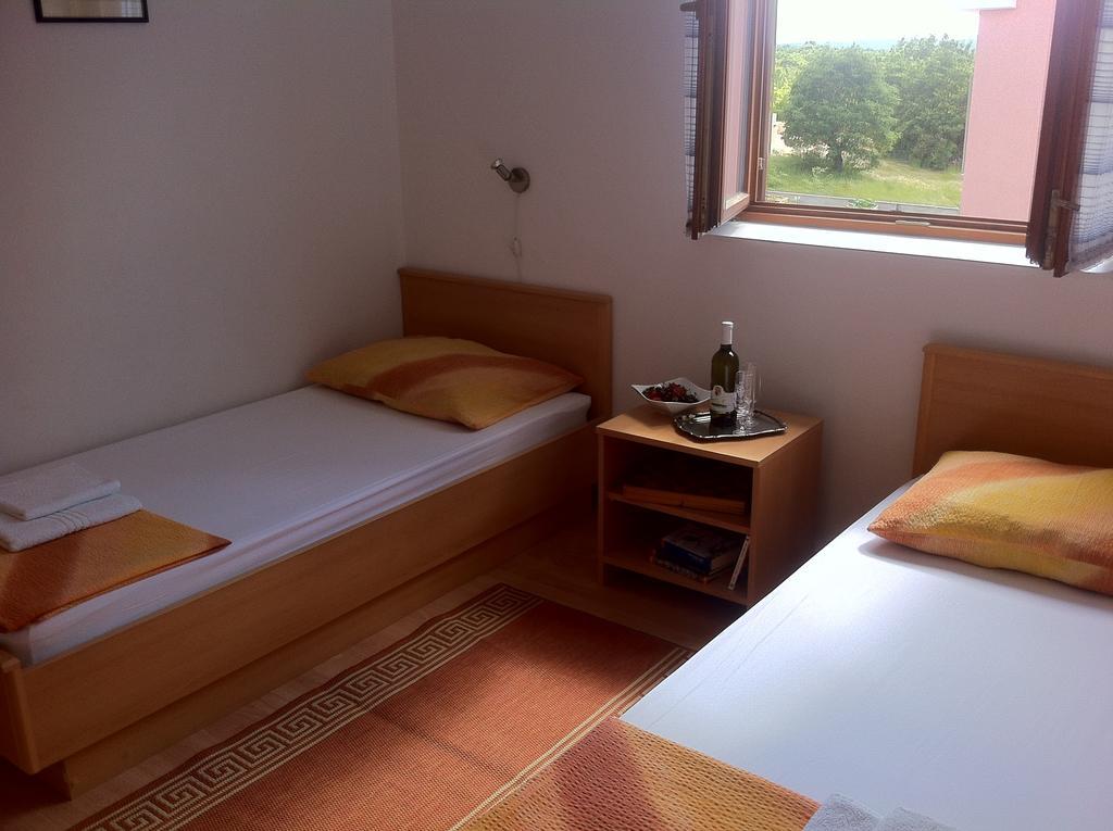 Apartments Leona & David Malinska Room photo