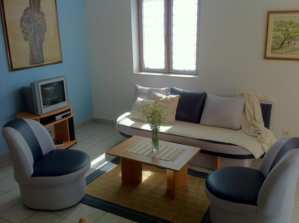 Apartments Leona & David Malinska Room photo